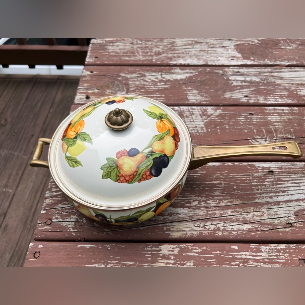 Vintage Regency Club 8" Covered Saucepan Enamel Fruit Design & Brass Handle|Chef